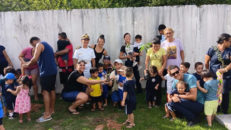 Creche da Prefeitura de Manaus promove ação de Educação Ambiental com plantio de mudas