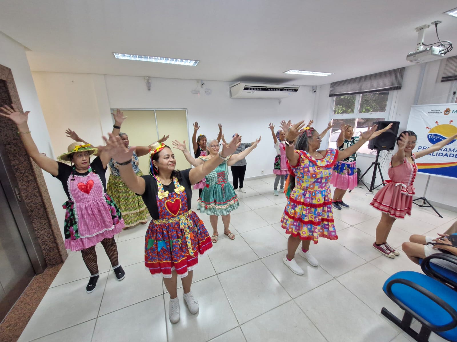 Aposentados celebram conclusão de cursos da Manausprev que promovem bem-estar e empreendedorismo