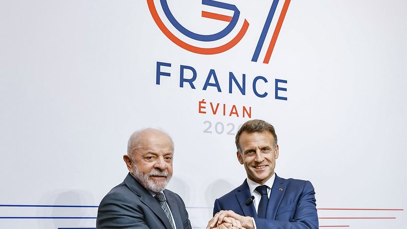 Na França, Lula se reúne com Macron e diz que leva ao G7 a voz do Sul Global