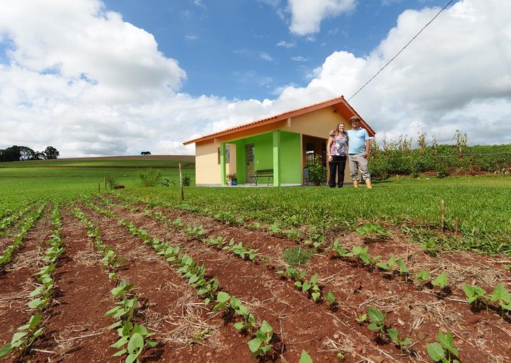 Governo do Brasil investe R$ 10,5 bilhões para construir moradias no campo