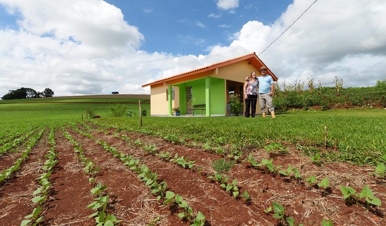 Governo do Brasil investe R$ 10,5 bilhões para construir moradias no campo
