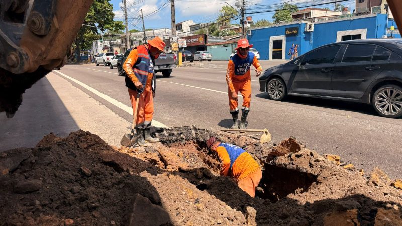 Prefeitura de Manaus atua de forma emergencial na recuperação de rede de drenagem da avenida Torquato Tapajós