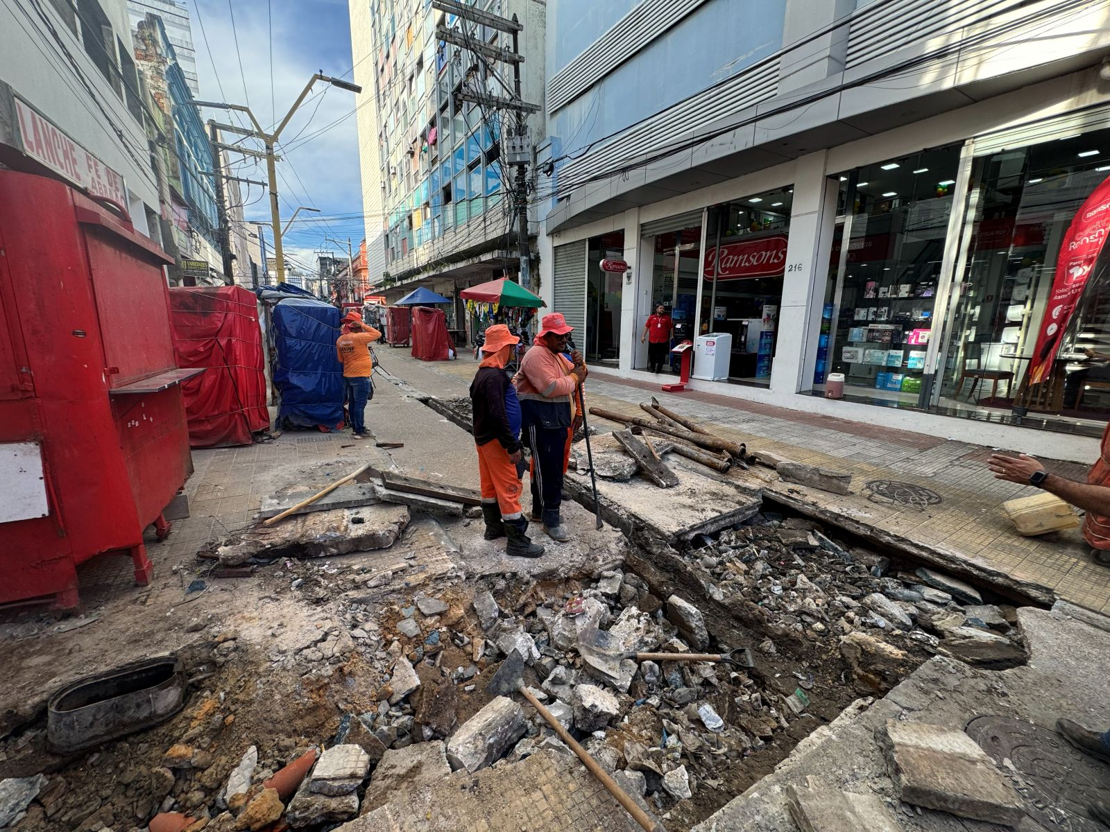 Prefeitura de Manaus atua de forma integrada para recuperar trecho da rua Guilherme Moreira e preservar o centro histórico