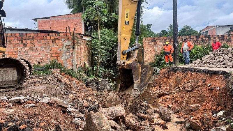 Prefeitura de Manaus inicia operação de ampliação de drenagem na comunidade Parque Riachuelo, no Tarumã