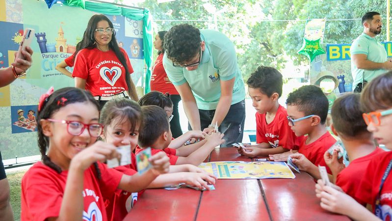 Prefeitura de Manaus inicia programação lúdica da Copa do Mundo com troca de figurinhas no parque Cidade da Criança