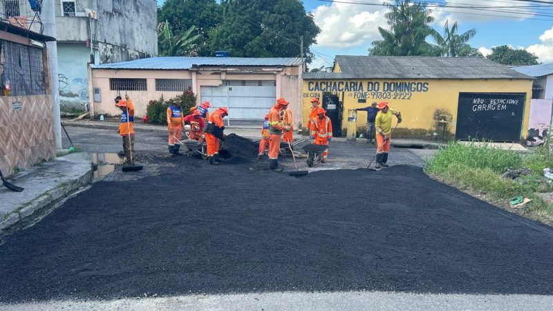 Prefeitura de Manaus intensifica manutenção asfáltica no bairro Flores e melhora mobilidade na zona Centro-Sul
