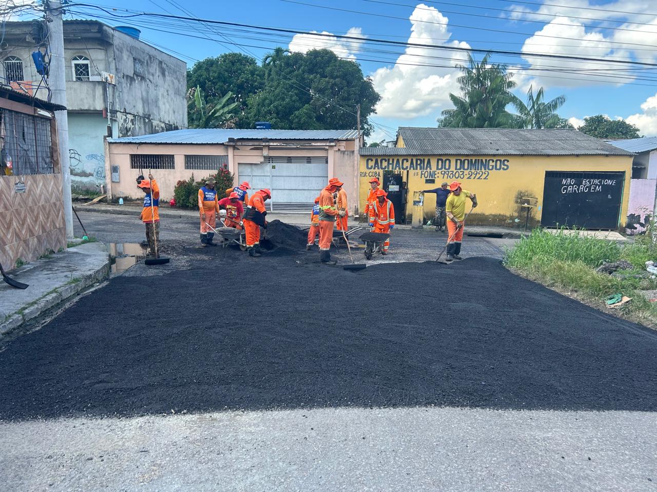 Prefeitura de Manaus intensifica manutenção asfáltica no bairro Flores e melhora mobilidade na zona Centro-Sul