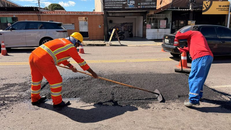Prefeitura de Manaus intensifica operação ‘Tapa-Buracos’ na avenida Tefé e fortalece mobilidade na zona Sul