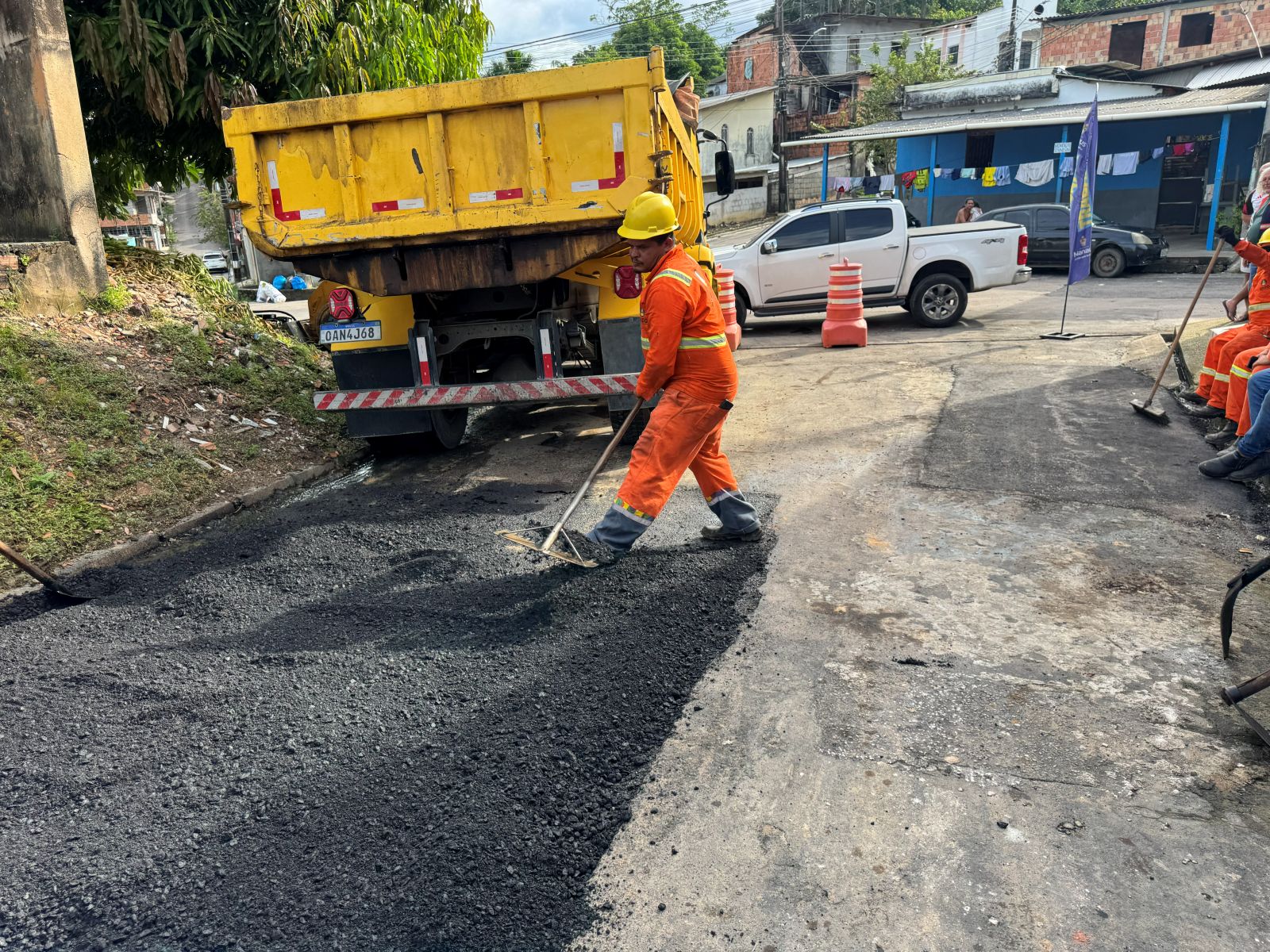 Prefeitura de Manaus intensifica operação ‘Tapa-Buracos’ no bairro Redenção e reforça recuperação viária na zona Centro-Oeste