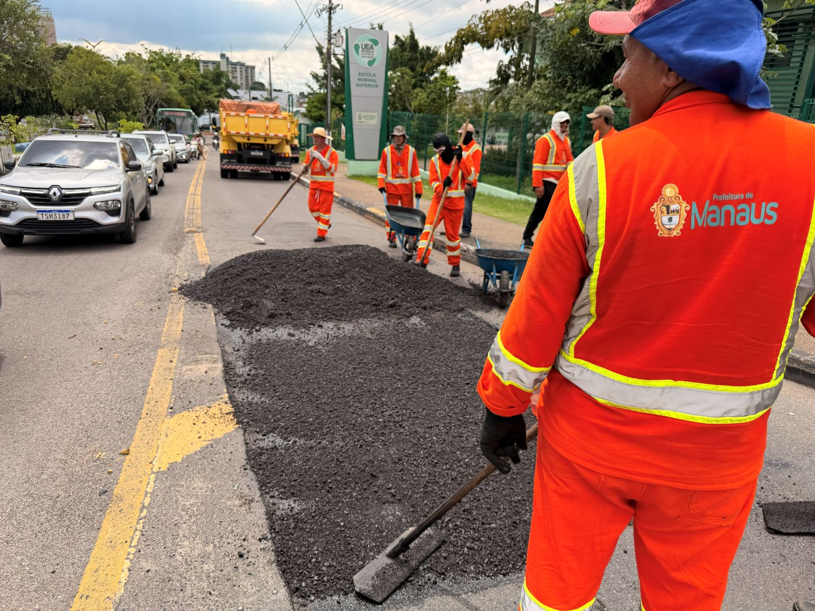 Prefeitura de Manaus intensifica recuperação asfáltica na avenida Djalma Batista e fortalece mobilidade em um dos principais corredores viários da capital