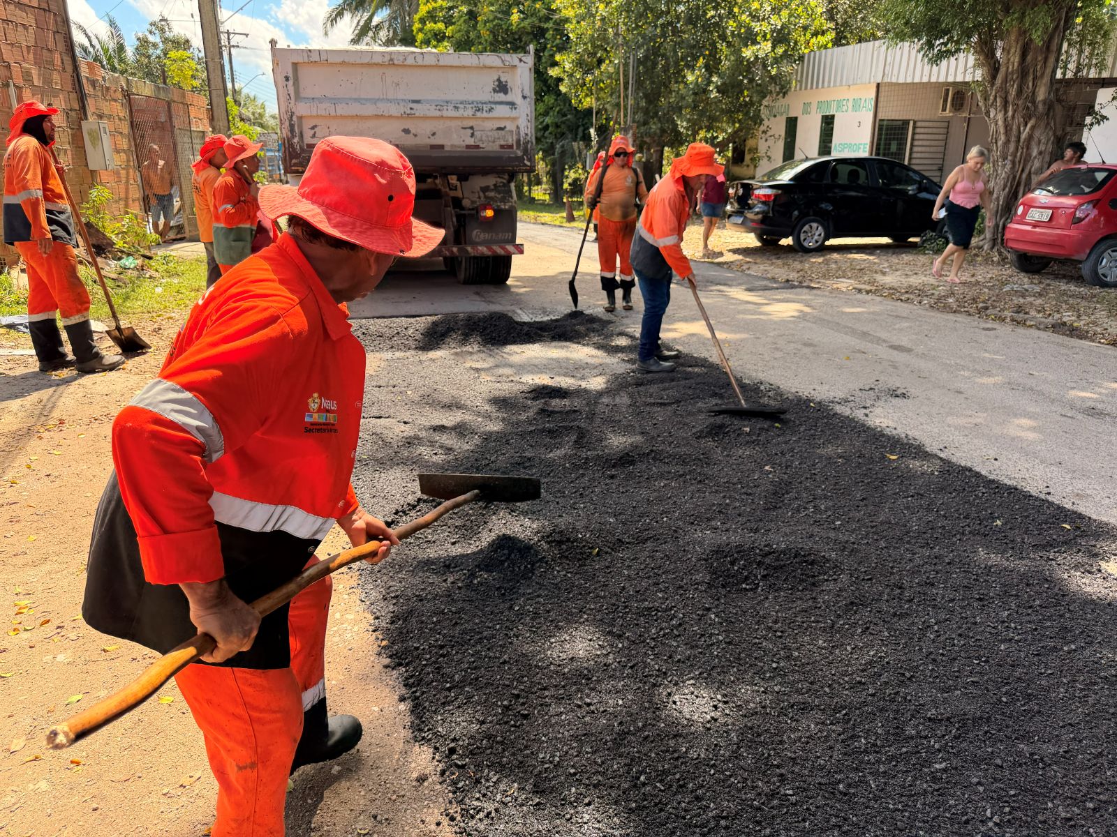 Prefeitura de Manaus intensifica recuperação asfáltica na zona Norte e melhora mobilidade no bairro Colônia Terra Nova