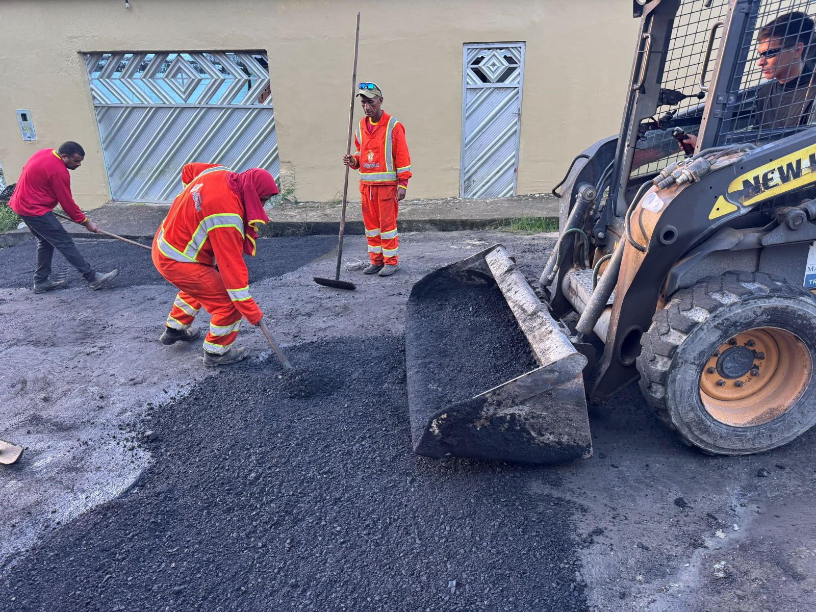 Prefeitura de Manaus intensifica recuperação asfáltica no bairro Colônia Terra Nova e amplia segurança viária na zona Norte