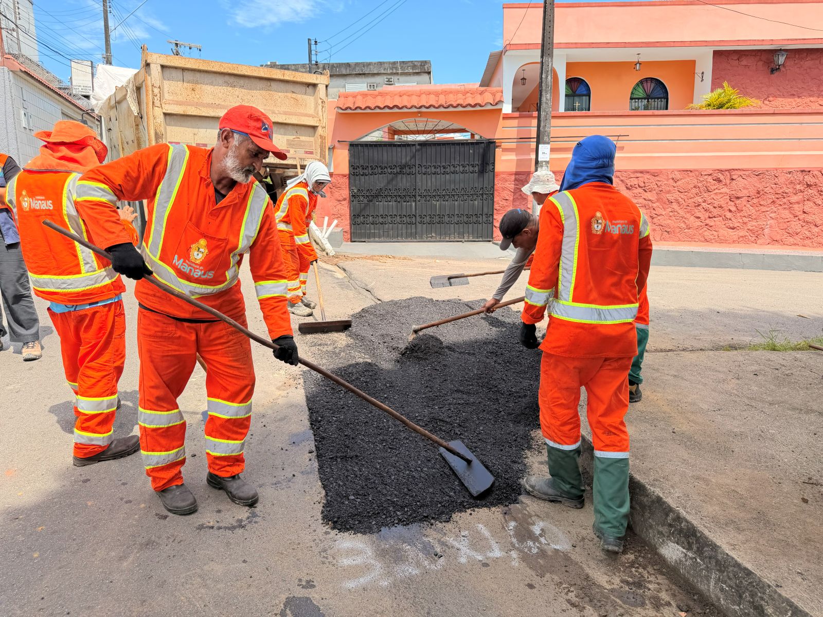 Prefeitura de Manaus intensifica recuperação asfáltica no bairro Santo Antônio e garante mais segurança para moradores da zona Oeste