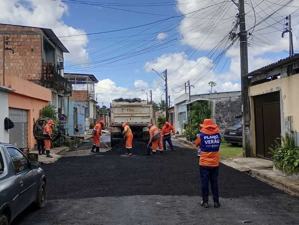 Prefeitura de Manaus melhora mobilidade urbana com serviços de manutenção asfáltica e leva mais segurança ao conjunto Cidadão 10