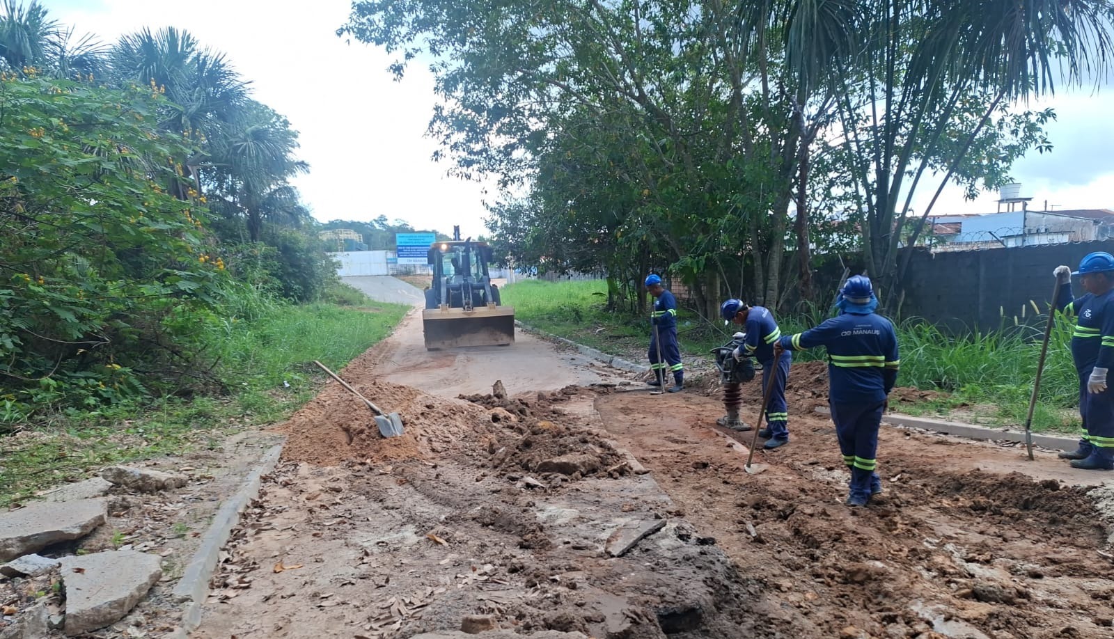 Prefeitura de Manaus multa Águas de Manaus por obra irregular no bairro Lírio do Vale 