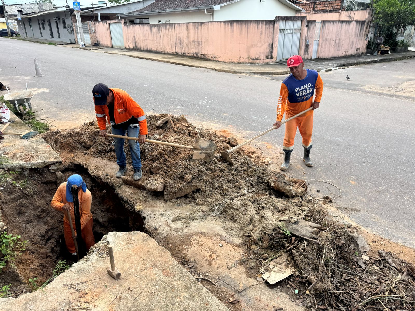 Prefeitura de Manaus recupera sistema de escoamento no conjunto Augusto Montenegro e reforça ações contra o descarte irregular de lixo