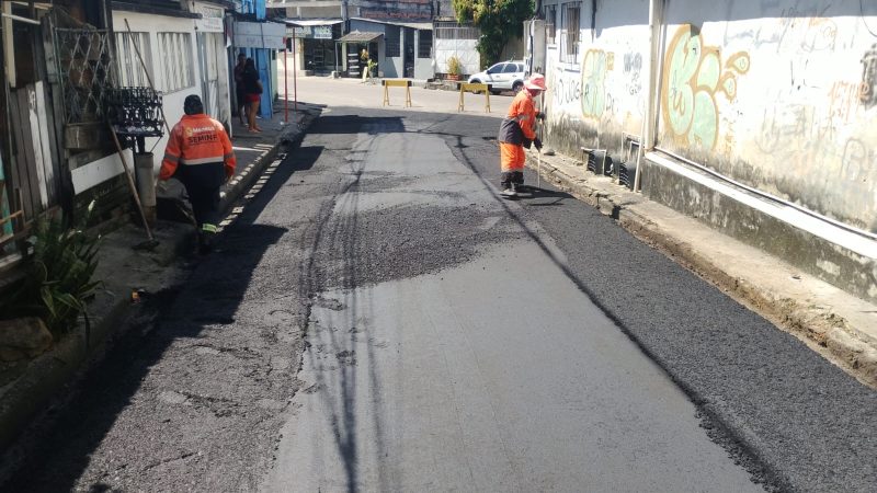 Prefeitura de Manaus avança com recapeamento asfáltico de 260 metros no bairro Flores e fortalece mobilidade urbana
