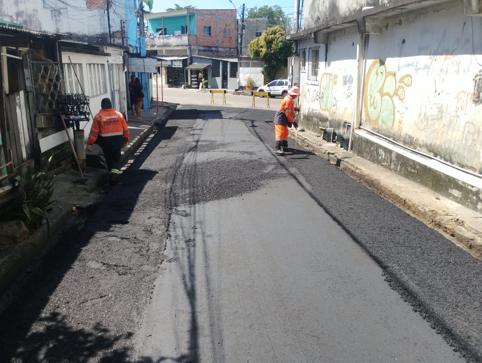 Prefeitura de Manaus avança com recapeamento asfáltico de 260 metros no bairro Flores e fortalece mobilidade urbana
