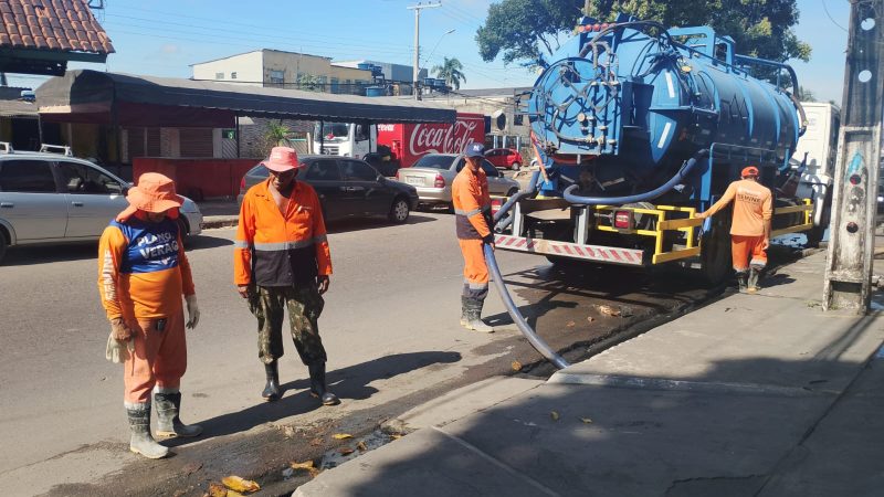 Prefeitura de Manaus realiza limpeza e desobstrução de caixas coletoras no bairro Planalto e reforça prevenção contra alagamentos