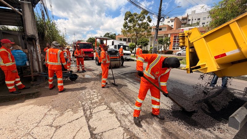 Prefeitura de Manaus avança com manutenção asfáltica em corredor estratégico no bairro Parque 10 de Novembro