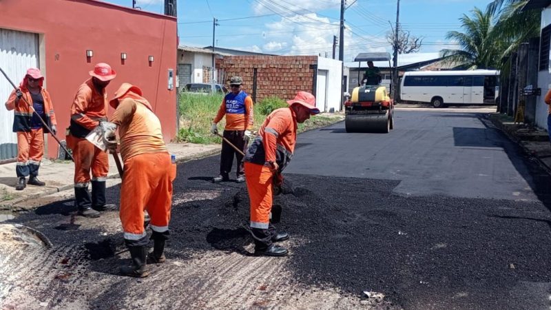 Trabalho de manutenção asfáltica da Prefeitura de Manaus chega em mais uma via do bairro Tarumã