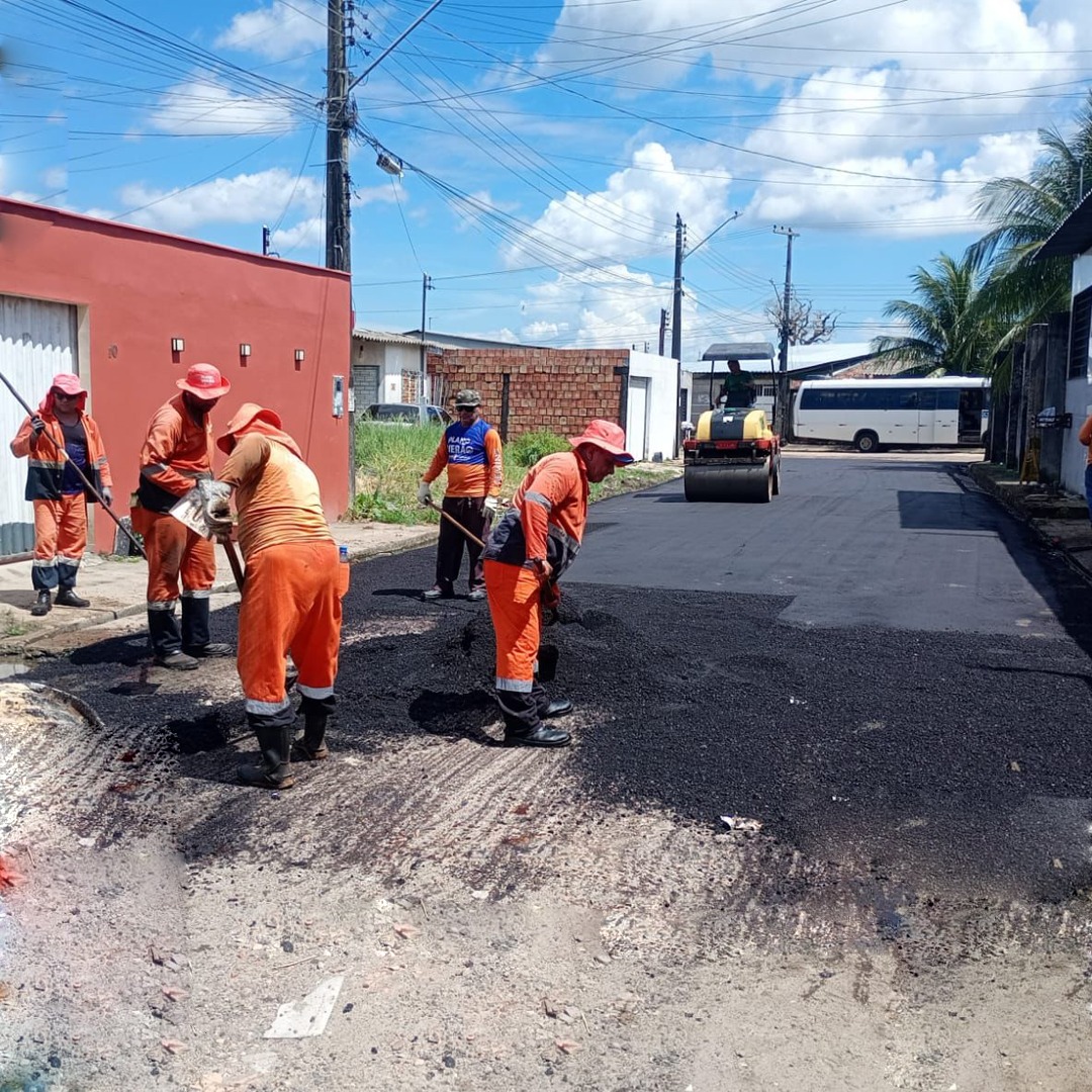 Trabalho de manutenção asfáltica da Prefeitura de Manaus chega em mais uma via do bairro Tarumã