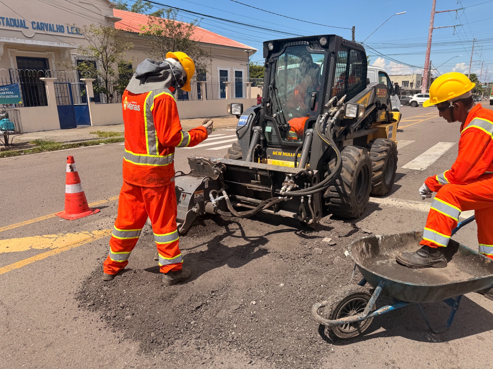 Prefeitura de Manaus reforça recuperação asfáltica na avenida Borba e melhora mobilidade em importante corredor comercial da zona Sul
