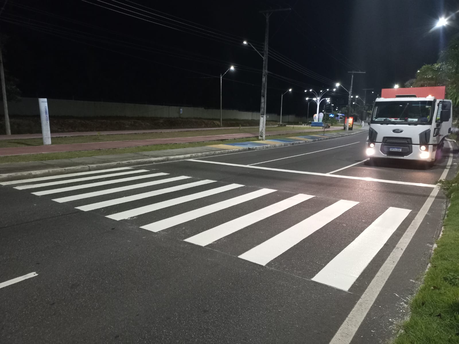 Vias de Manaus recebem nova sinalização da prefeitura para ordenamento do fluxo de veículos