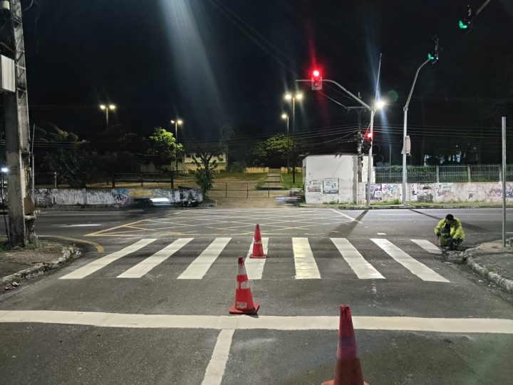 Prefeitura amplia segurança viária com nova frente de sinalização em corredores estratégicos de Manaus