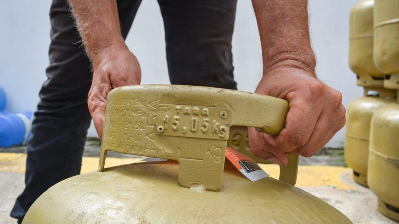 Pesquisa do Procon Manaus aponta aumento de até 3,36% no gás de cozinha de 13 quilos e redução de 1,25% na botija de 8 quilos em junho
