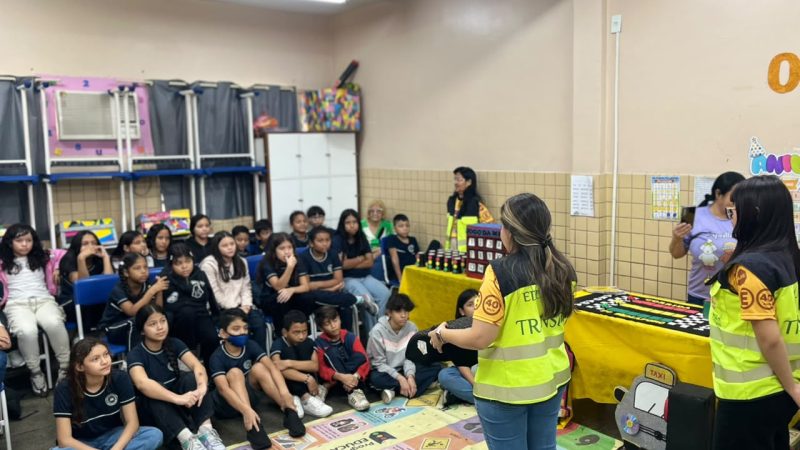 Prefeitura de Manaus leva atividade lúdica de trânsito à escola do bairro Compensa