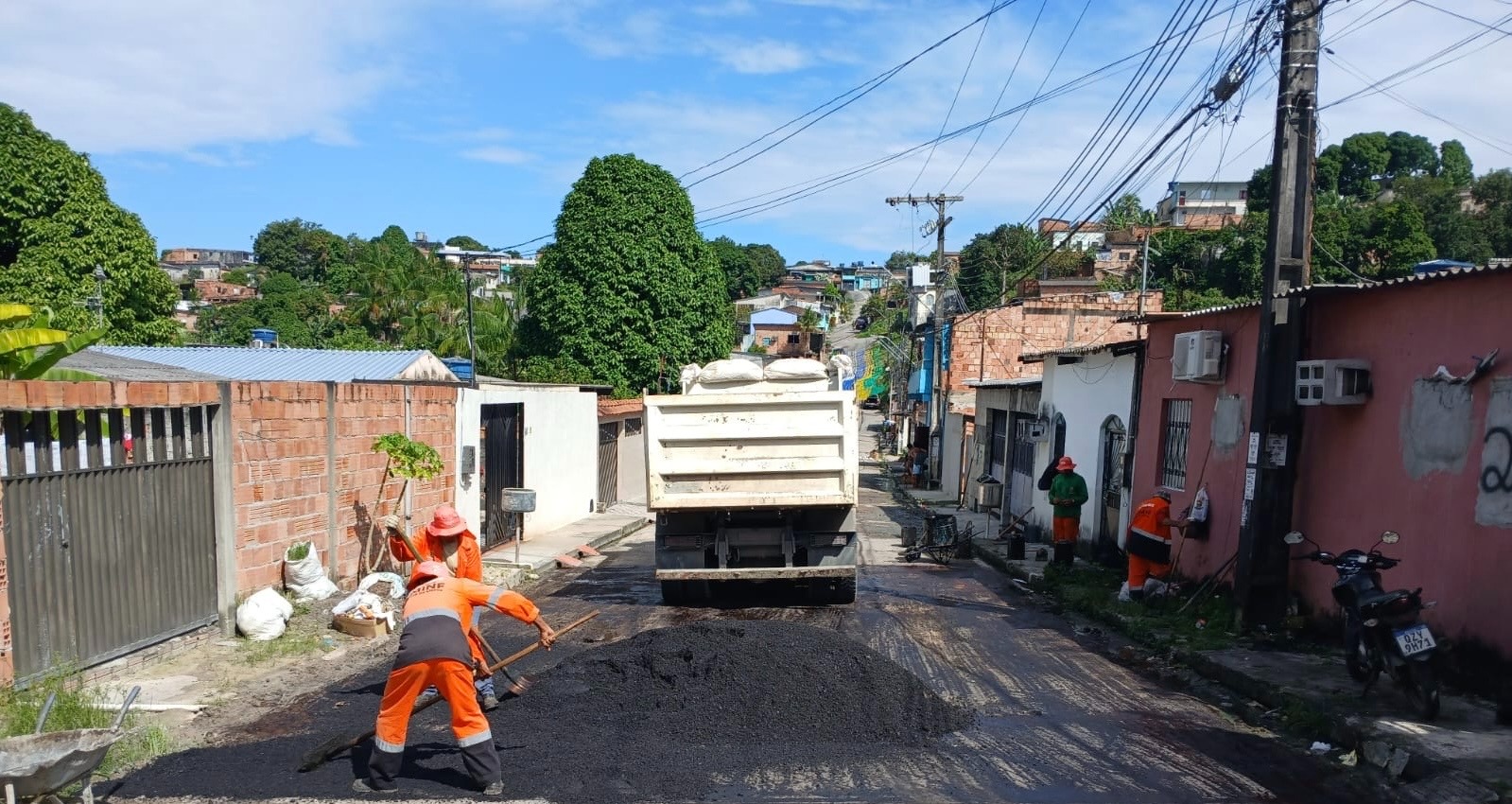 Prefeitura de Manaus avança com recuperação asfáltica no loteamento Campo Dourado e melhora mobilidade na zona Norte