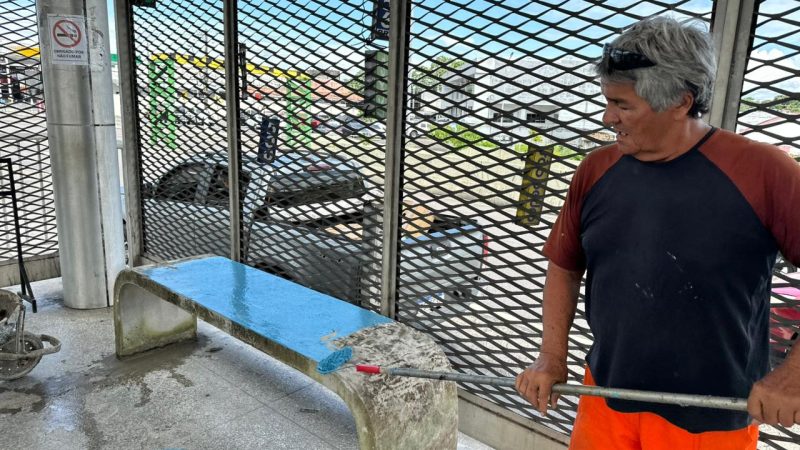 Prefeitura de Manaus instala novos bancos na estação São Jorge e reforça melhorias no sistema de transporte coletivo