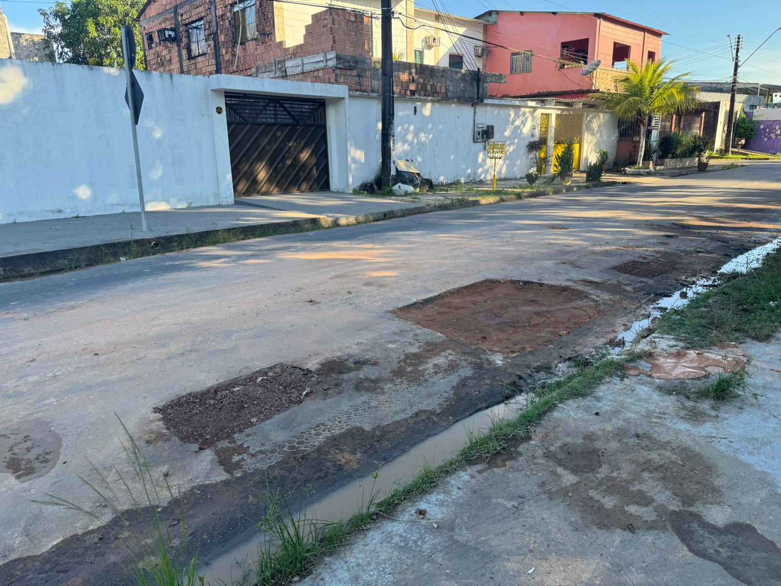 Ageman notifica Águas de Manaus por falhas na recomposição asfáltica e vazamento no bairro Planalto