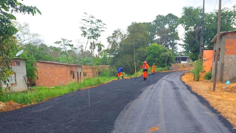 Prefeitura de Manaus trabalha na pavimentação de trecho do ramal do Baiano que era em solo natural