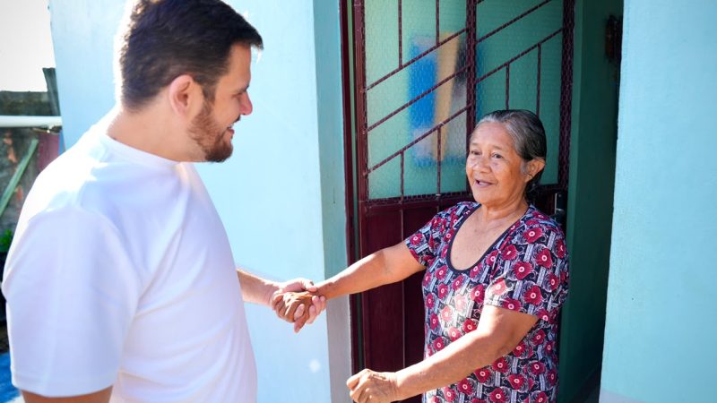 Prefeito Renato Junior retorna à rua Nossa Senhora da Conceição e confere resultado do asfaltamento no Cidade de Deus