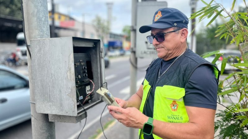 Prefeitura inicia implantação de nova programação semafórica para ampliar fluidez no trânsito de Manaus