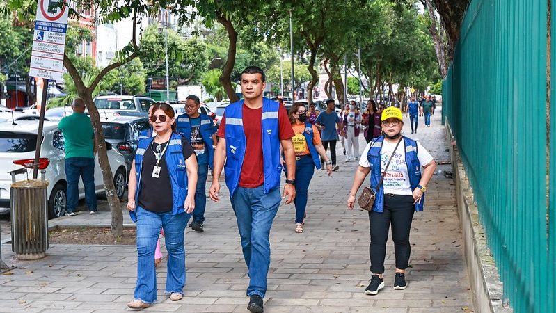 Prefeitura de Manaus realiza ordenamento e atendimento social a pessoas em situação de rua no Centro