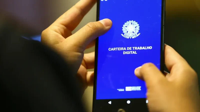 Brasil gera 72,9 mil empregos formais em abril e saldo no ano supera 767 mil novos postos com carteira assinada