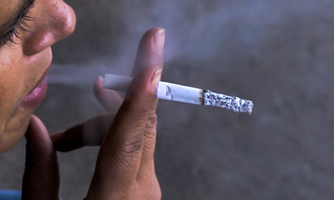SUS registra aumento de 138% na distribuição de medicamentos para parar de fumar