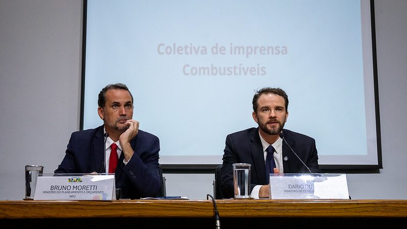 Governo do Brasil inicia retirada gradual de subvenções aos combustíveis