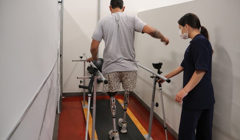 INSS acelera adaptação de segurados com entrega de próteses e reabilitação profissional