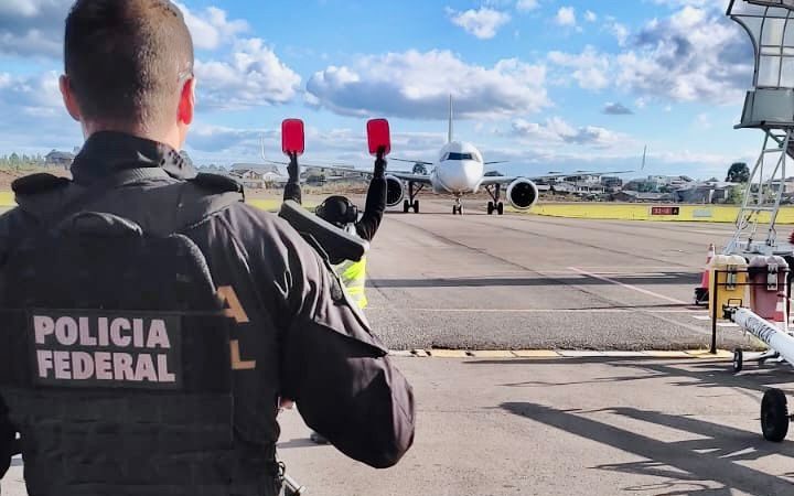 PF apreende 107 kg de drogas e prende 12 pessoas no Aeroporto de Guarulhos