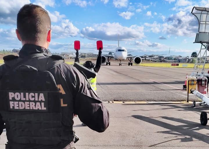 PF apreende 107 kg de drogas e prende 12 pessoas no Aeroporto de Guarulhos