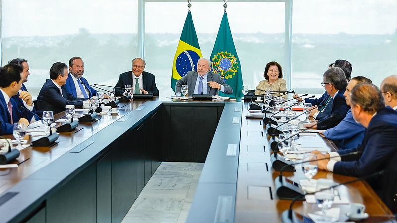 Governo do Brasil avança na discussão para ampliar mistura de etanol na gasolina