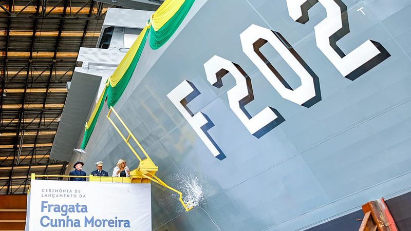 Ao batizar fragata feita no Brasil, Lula sinaliza investimentos permanentes no setor de defesa
