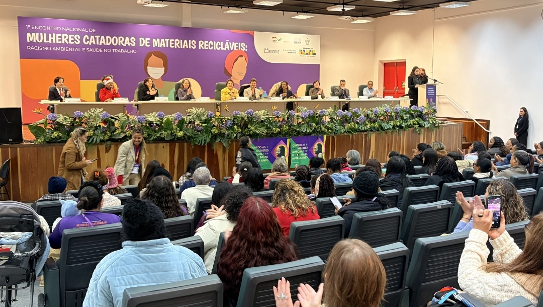 Catadoras entregam à ministra das Mulheres propostas para ampliar a proteção social