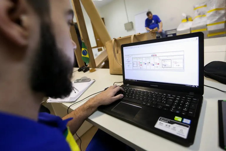 Governo do Brasil veta projeto de lei que precariza contrato de trabalho para jovens