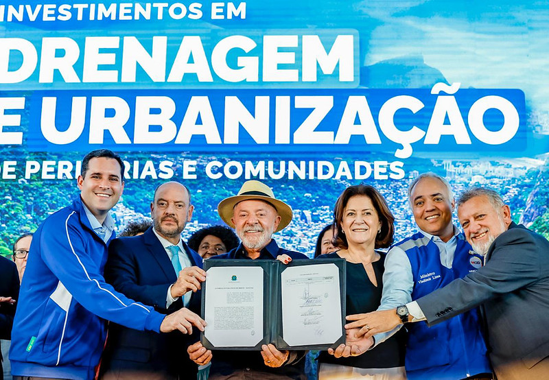 Lula anuncia R$ 702,9 milhões em obras para periferias, favelas e comunidades do RJ