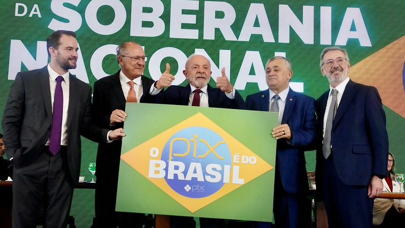 Soberania e trabalho: ‘Brasil está exportando como nunca’, diz ministro da Indústria e Comércio